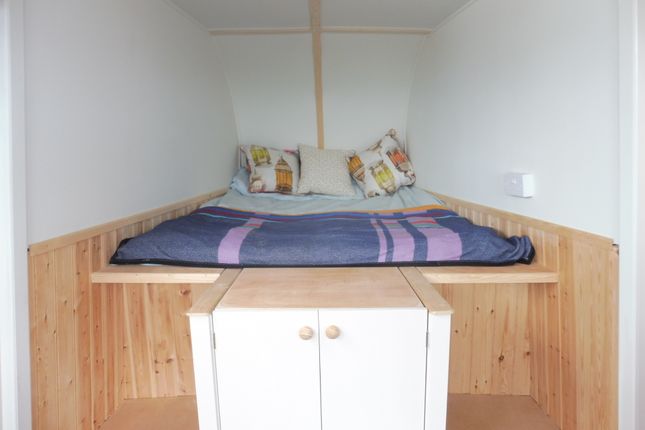 Brighton Road, Shoreham-By-Sea BN43, 2 bedroom houseboat ...