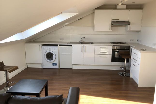 Flat 30,122, Bunns Lane, Mill HIll photo 2