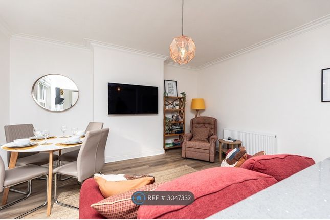Flat, Oakwood Mount, Leeds photo 3