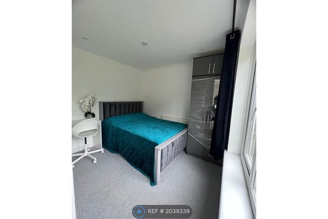 Thumbnail Room to rent in Craddocks Close, Milton Keynes
