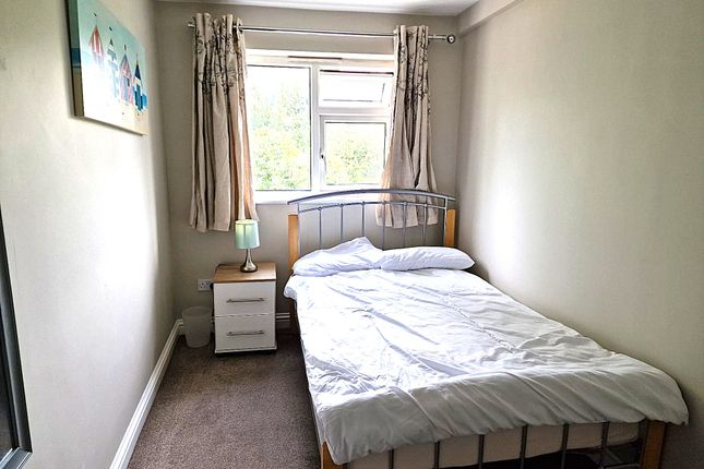 30, Denton Close, Luton photo 2