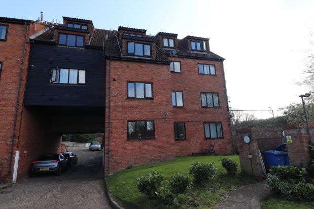 Flat to rent in Kavanaghs Road, Brentwood