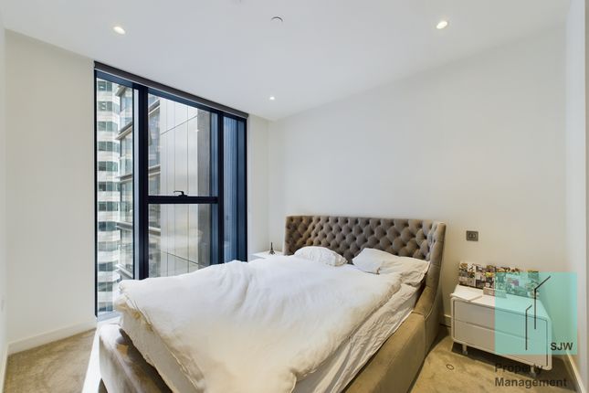 Flat to rent in South Quay Plaza, 75 Marsh Wall, London, Greater London