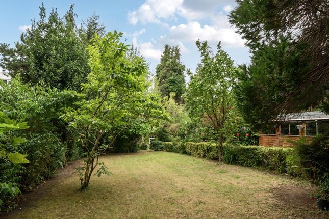 96, Holden Road, Woodside Park photo 4
