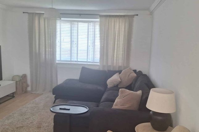 26, Hemmel Courts, Brandon photo 2