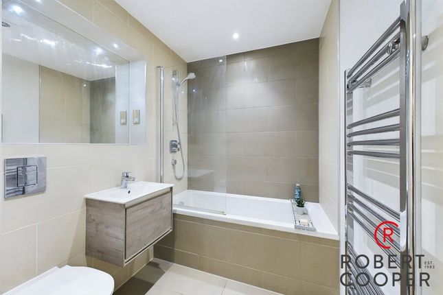 Flat 9 Solis, 260, Field End Road, Ruislip photo 4