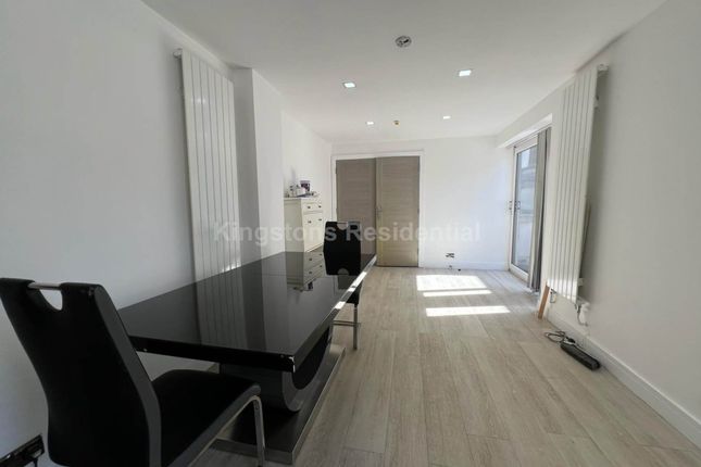 15, Mackintosh Place, Cardiff photo 3