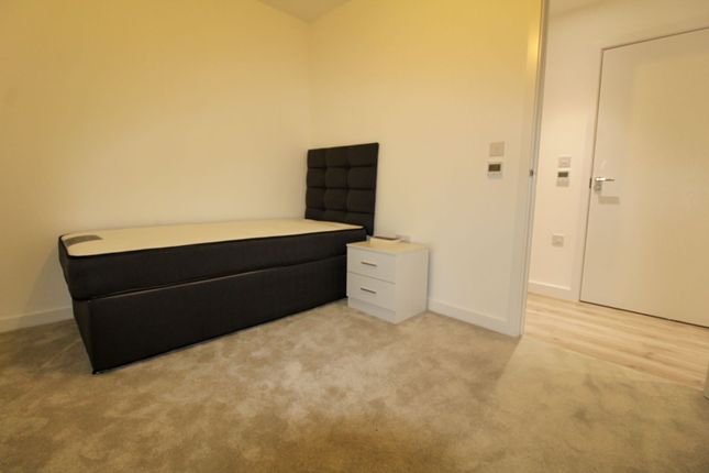 Flat 53, Lyall House, London photo 5