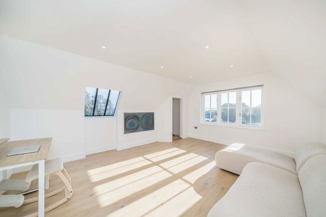 Flat 11, Sovereign House, 1, Bridge Road, East Molesey photo 4