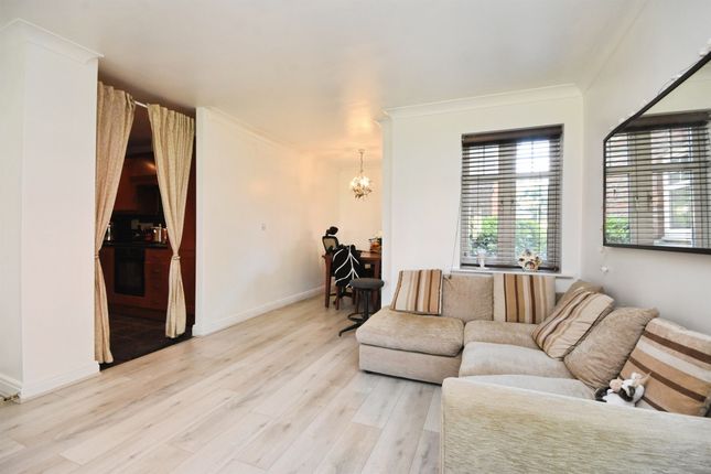 Flat 10, Masters Court, 3, Academy Fields Road, Romford photo 3