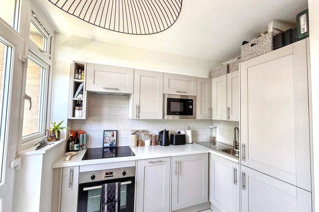 Flat 32 Avon Court,, 34 Keswick Road, London photo 3
