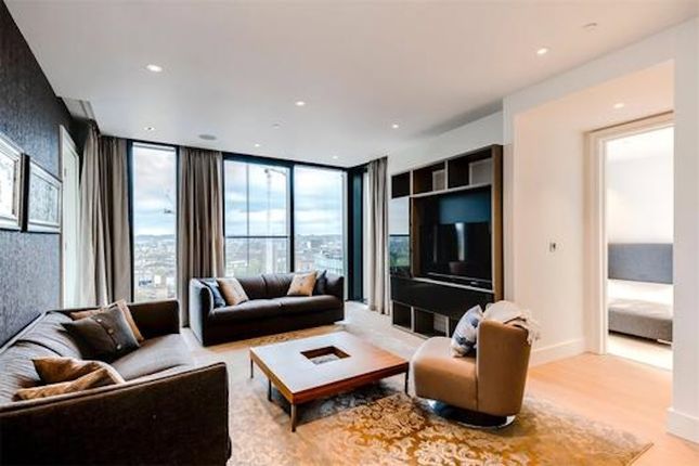 Flat for sale in Merchant Square, London