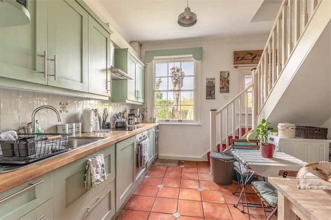 105d, Slough Road, Datchet photo 2