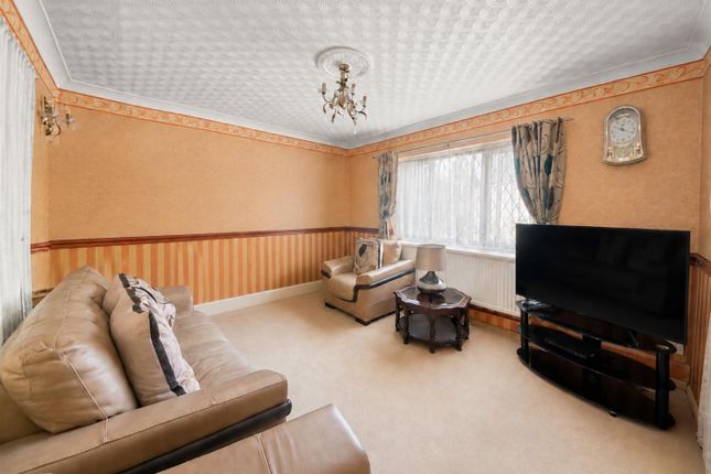 102, Castleton Road, Ruislip photo 4
