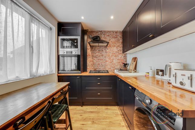 23, Clarkebourne Drive, Grays photo 3