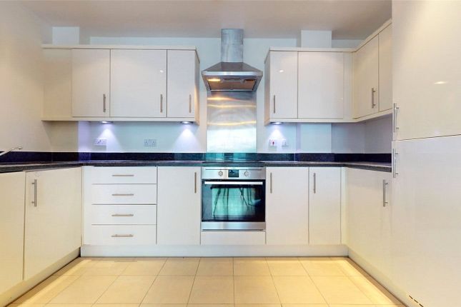 Flat to rent in Glenthorne Road, London