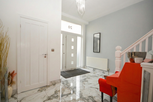 20 Rutland Drive, Salford photo 2