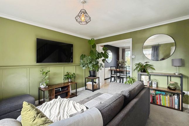 4, Shoreland Close, Westbury photo 3