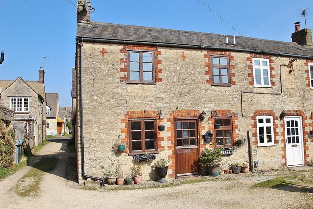 Thumbnail Cottage for sale in Newland, Witney