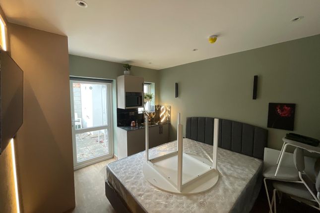 Fully Furnished Ensuite Room To Rent | Allendale Avenue, Southall Ub1