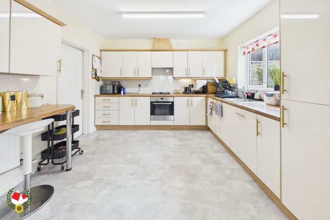 26 Uxbridge Lane Kingsway, Gloucester photo 3