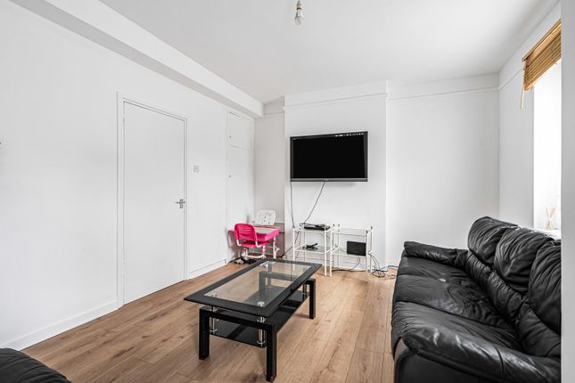 Flat 4, Godolphin House,, Tulse Hill, London photo 2