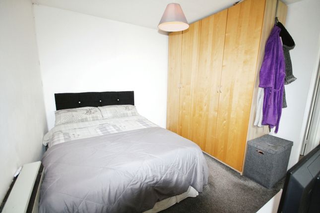 Flat to rent in Meadow Court, Meadow Rise, Billericay