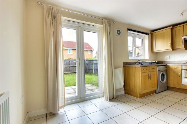 27 Archdale Close, Chesterfield photo 4