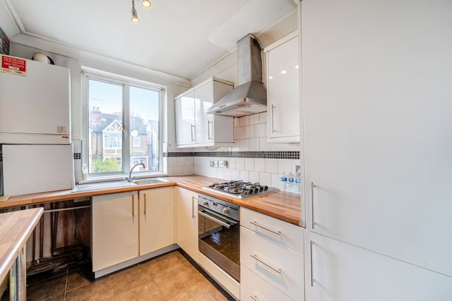 2-bed flat on 42A Beresford Road, Middlesex, £300,000