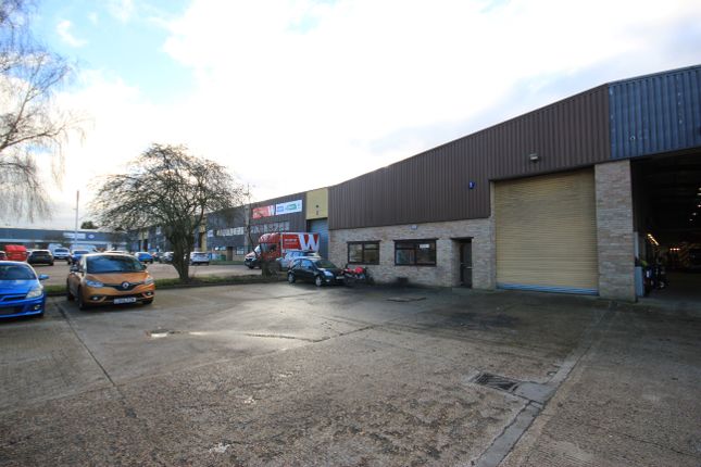 Warehouse to let in Heronden Road, Maidstone