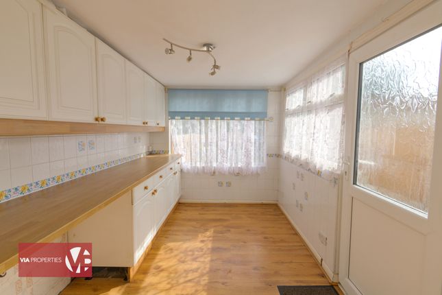 3, Bosanquet Road, Hoddesdon photo 2
