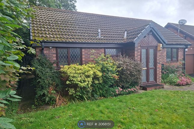 2-bed bungalow on St Dominics Mews, Bolton, £1,200/mo