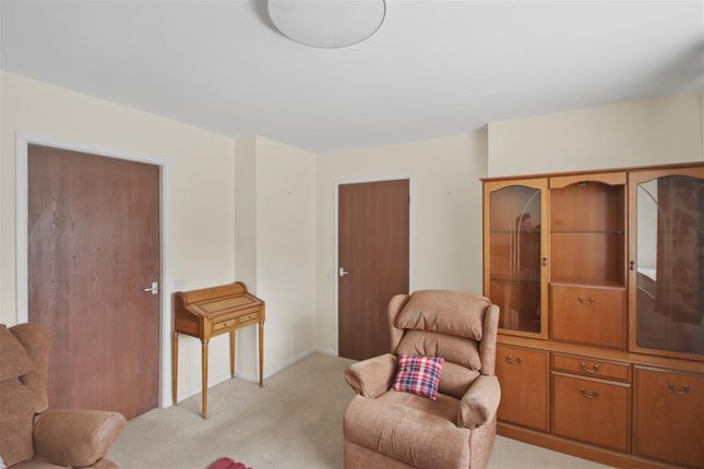 5, Rednall Close, Chesterfield photo 4