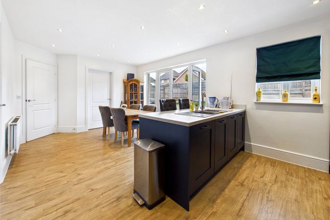 9, Raven Gardens, Witham photo 4