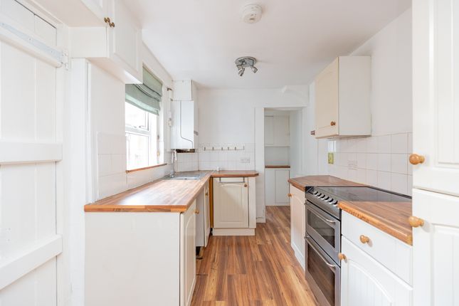 4 Lawrence Cottages, Gillingham photo 3