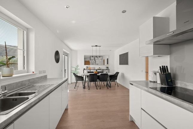 2 Mona Terrace, Dundee photo 4