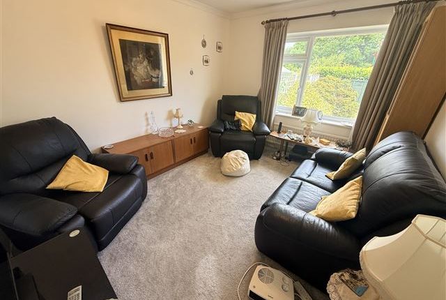 10, Adur Avenue Durrington, Worthing photo 3