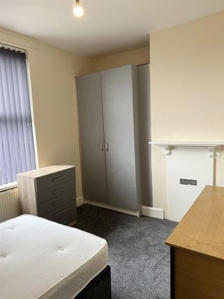 Thumbnail Property to rent in Somerset Road, Almondbury, Huddersfield