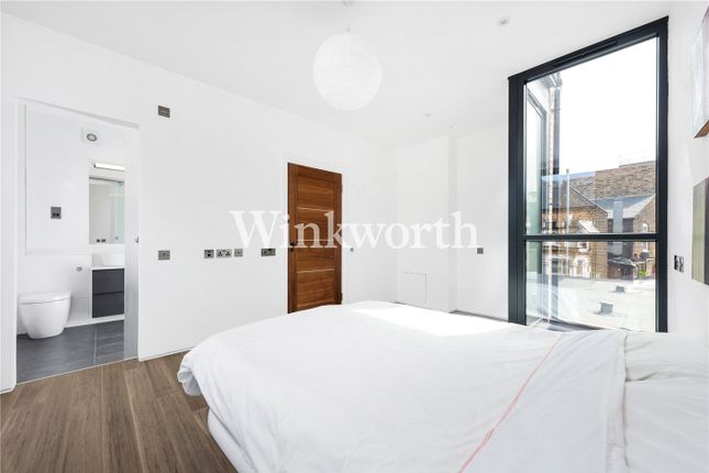 Flat for sale in Harringay Road, London