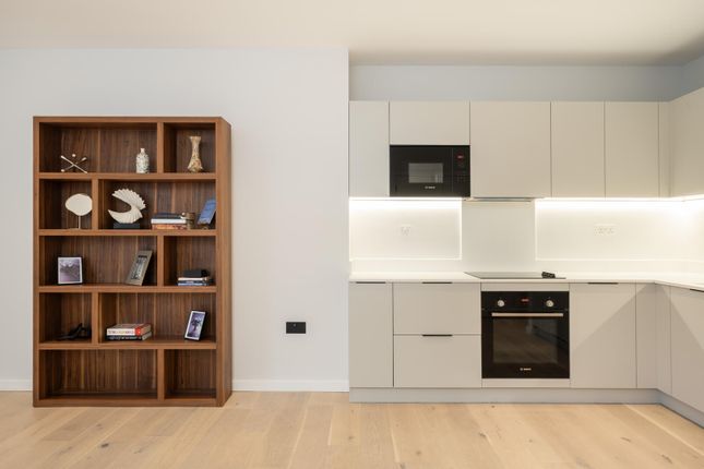 Flat 1,, Mapesbury Gardens, London photo 2