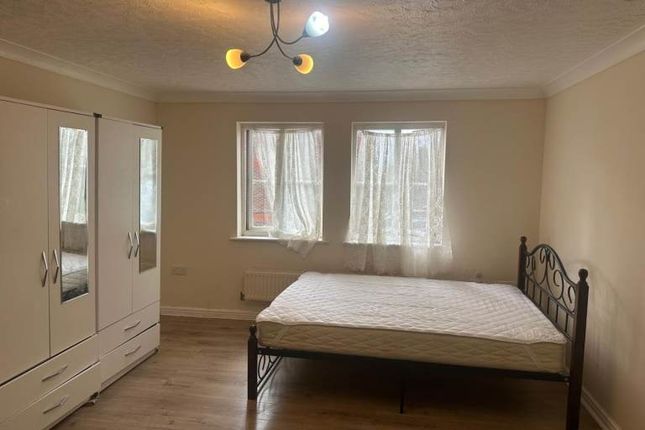 Redbourne Drive, London photo 4