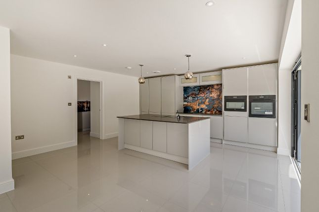 Tarnhelm,, Ricketts Hill Road, Westerham photo 4