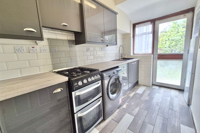 25, South Ockendon photo 3