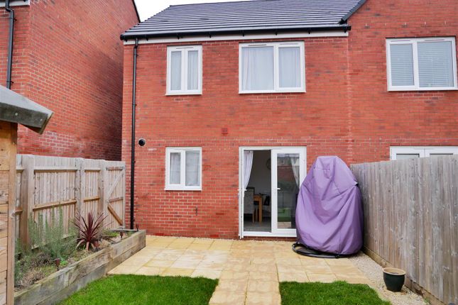 6, Brook Close, Chippenham photo 3