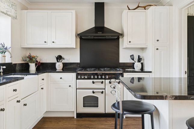 14 The Orchard, High Wycombe photo 4