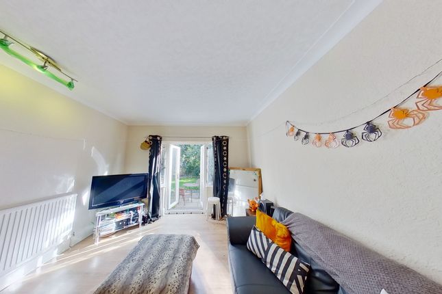 41 St Annes Road, Leeds photo 3