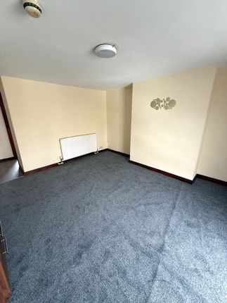 Flat 4, 6, Hillcrest Avenue, Leeds photo 5