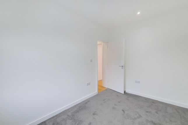 Flat for sale in Dollis Hill Lane, Cricklewood