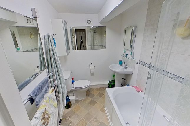 26, High Street, Keighley photo 4
