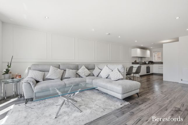 2 Domos Place,, Ongar Road, Brentwood photo 4